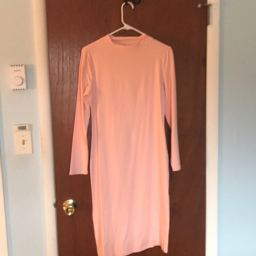 Long sleeved light pink dress